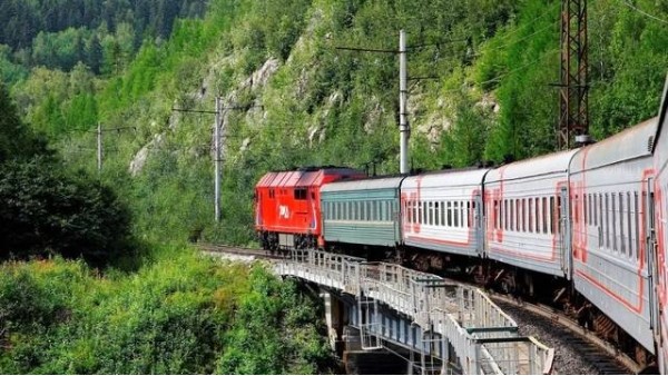 俄罗斯官方称正在实施的贝阿铁路重建计划预计提前一年完成