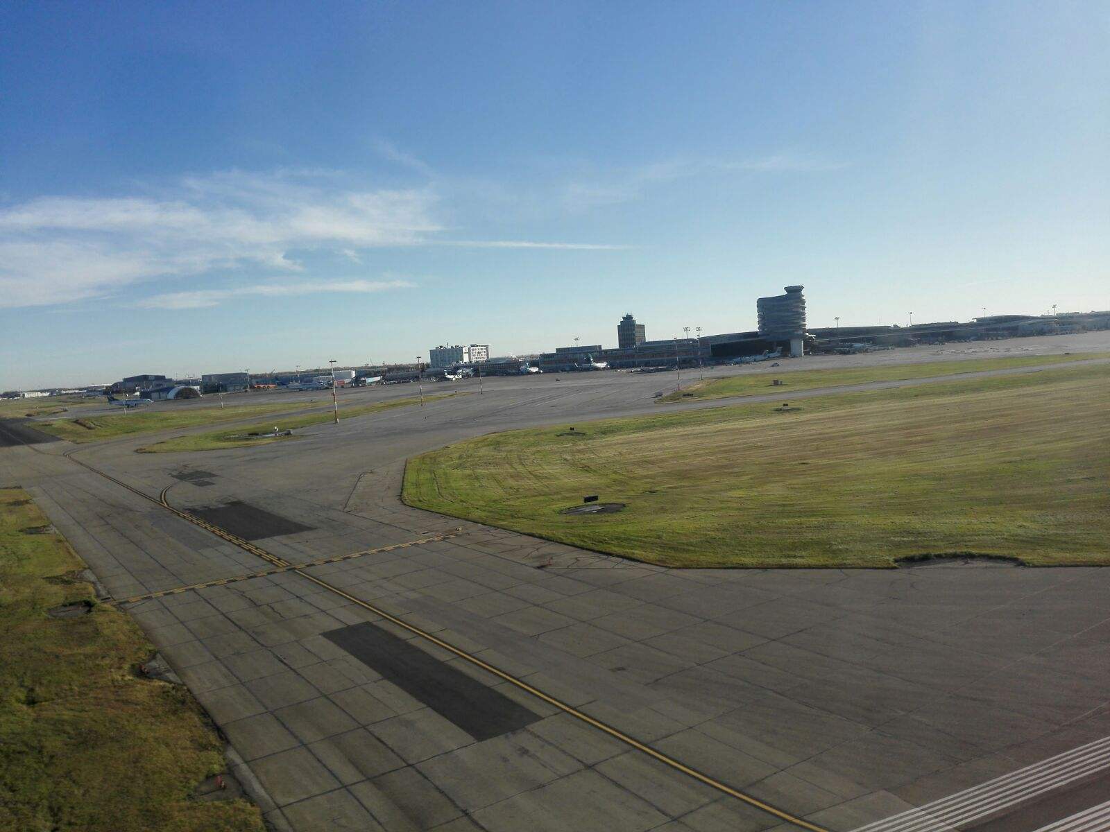 加拿大埃德蒙顿国际机场扩建航空货运基础设施