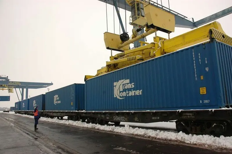 俄罗斯铁路开始调度定期集装箱货运列车