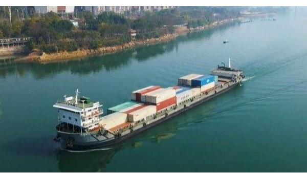 中俄通过跨阿穆尔河口岸的货运量增长数倍