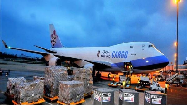 深圳新增航空货运服务运送物资到香港
